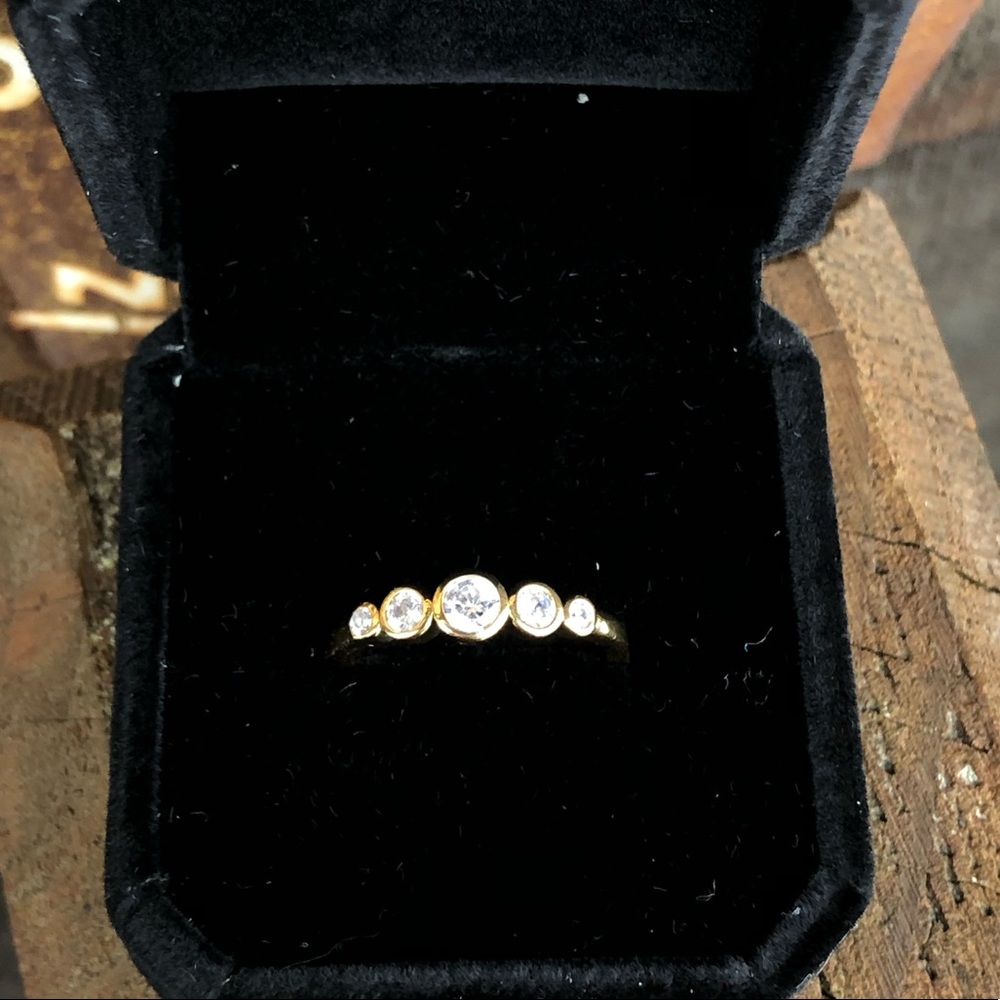 14K GOLD CUBIC ZIRCONIA RING - Picture 2 of 7